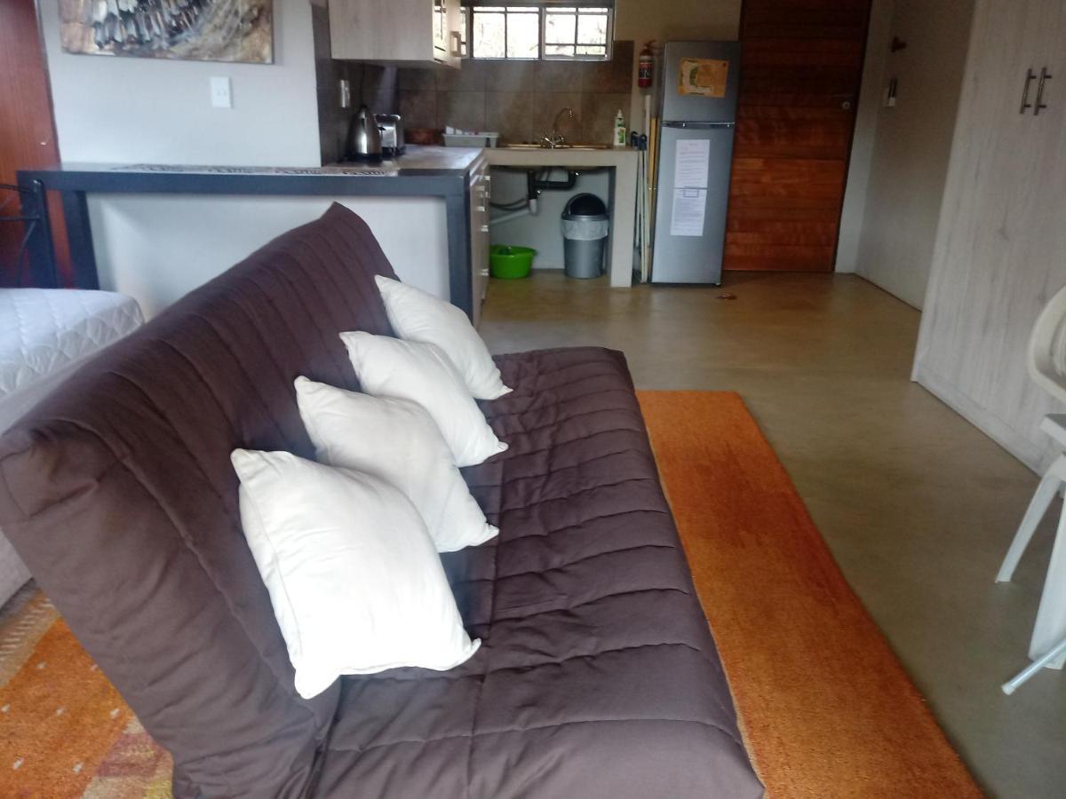 Marloth Wild Fig Studio Apartment Marloth Park Bagian luar foto